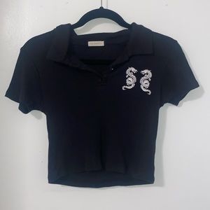 Black cropped shirt with dragons from Occasion.